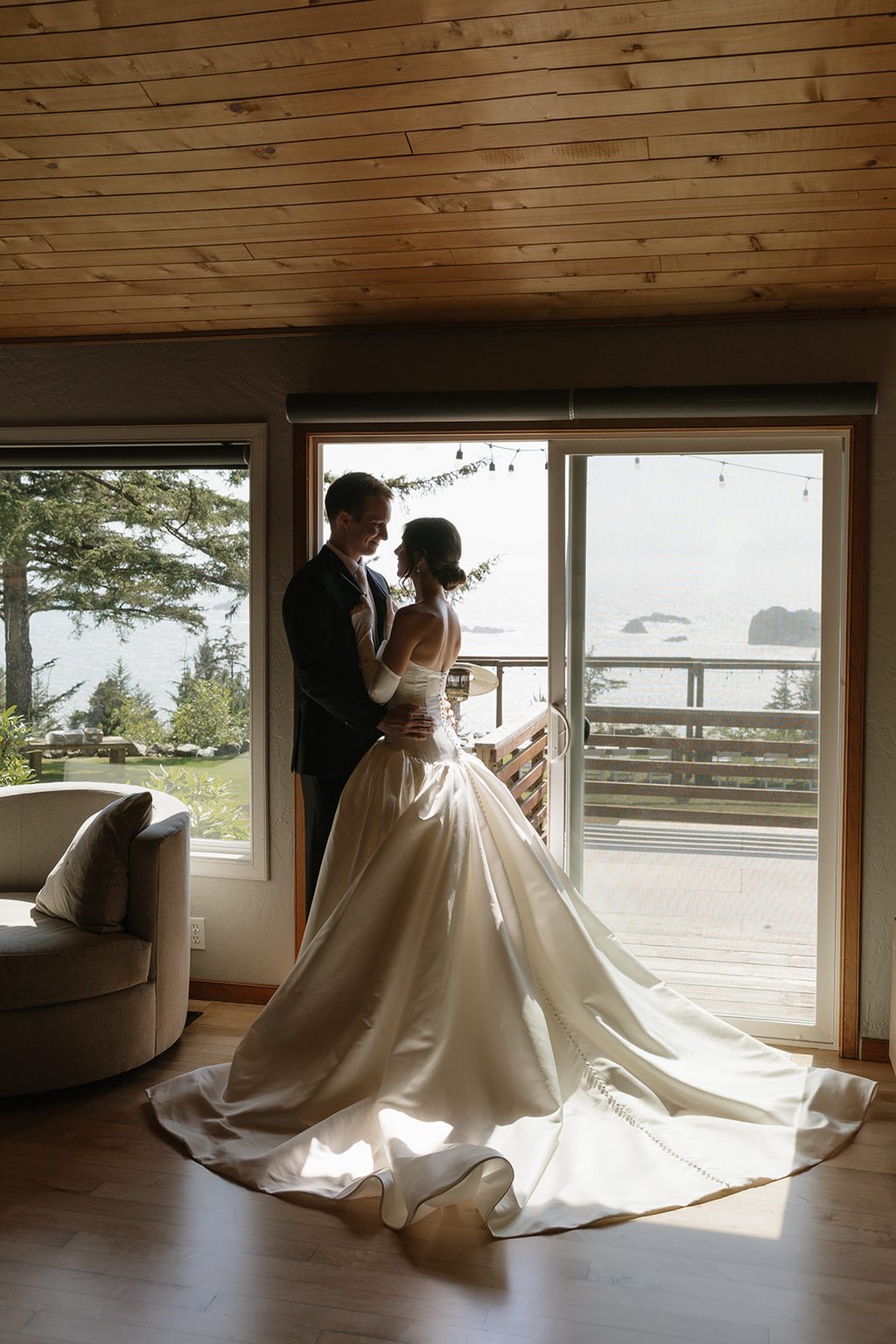 First look in front of the beach-house windows.