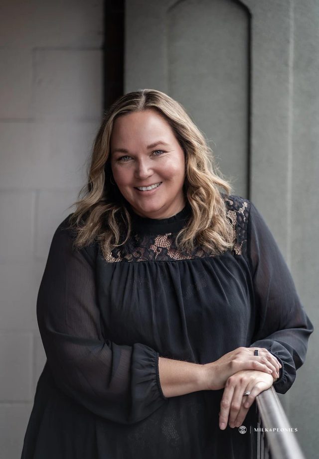 Portrait of Kelly Hammond.